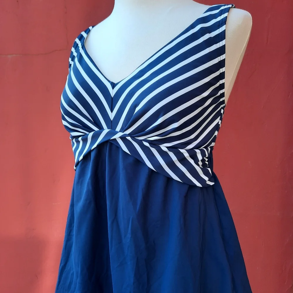 Lands' End Swim Slimming Swing Stripe Padded Bra Tankini Top 10 Navy White - Picture 13 of 13